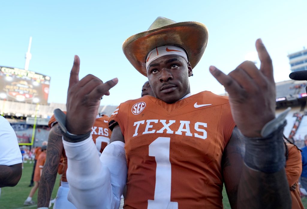 Oklahoma bracing for Texas' elite pass rusher Colin Simmons in Cotton Bowl clash
